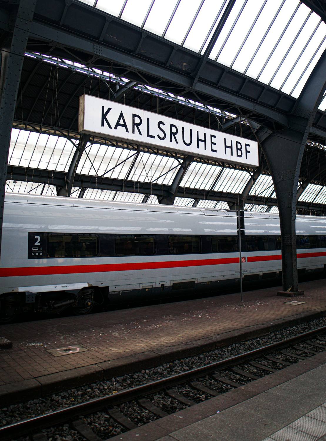 ICE at Karlsruhe Hbf, a common change for Baden-Baden